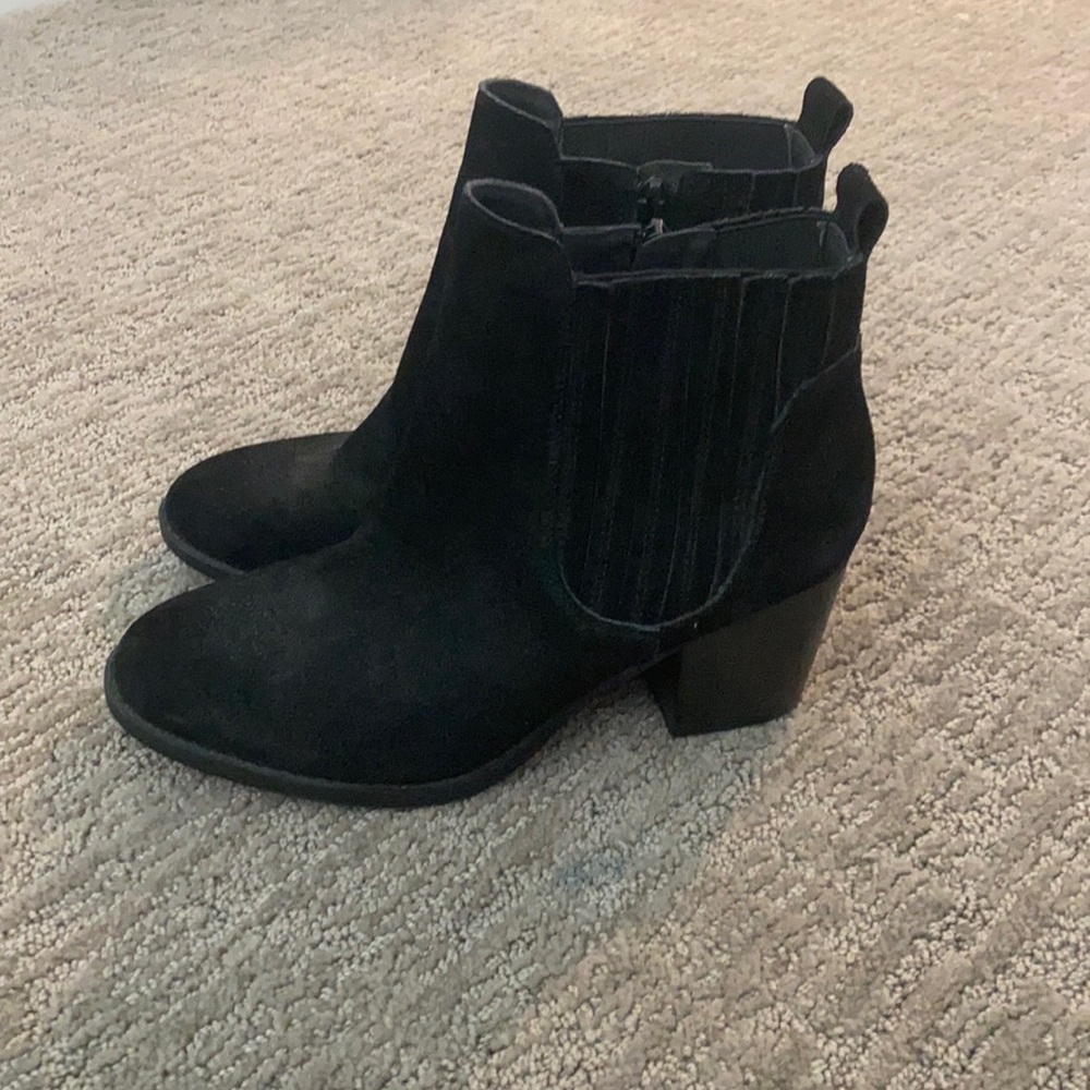Crown Vintage Black booties size 8